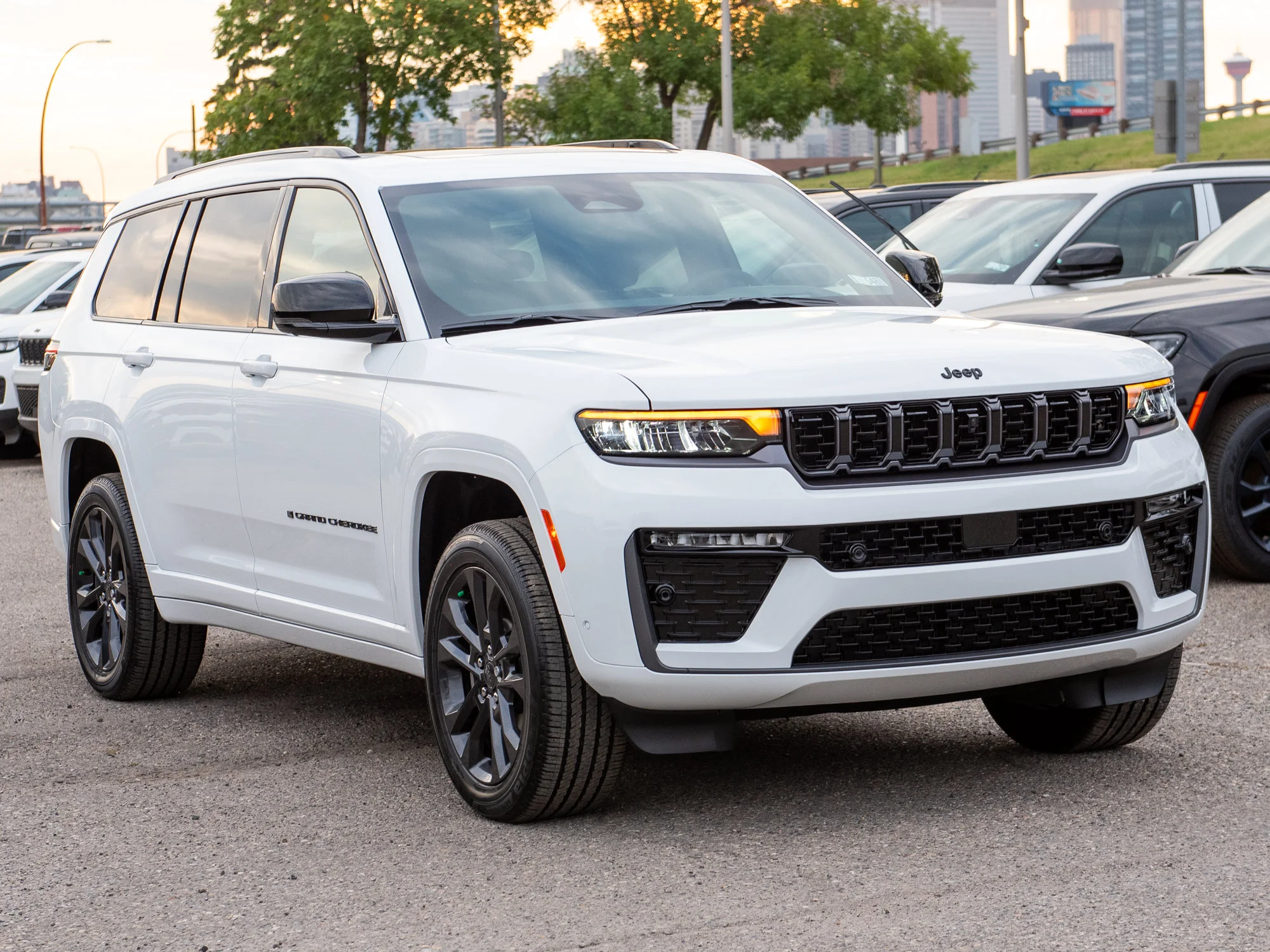 New 2026 White Jeep Limited Reserve* 4x4, Night Vision, Head-Up Display, Trailer Tow Package image 7