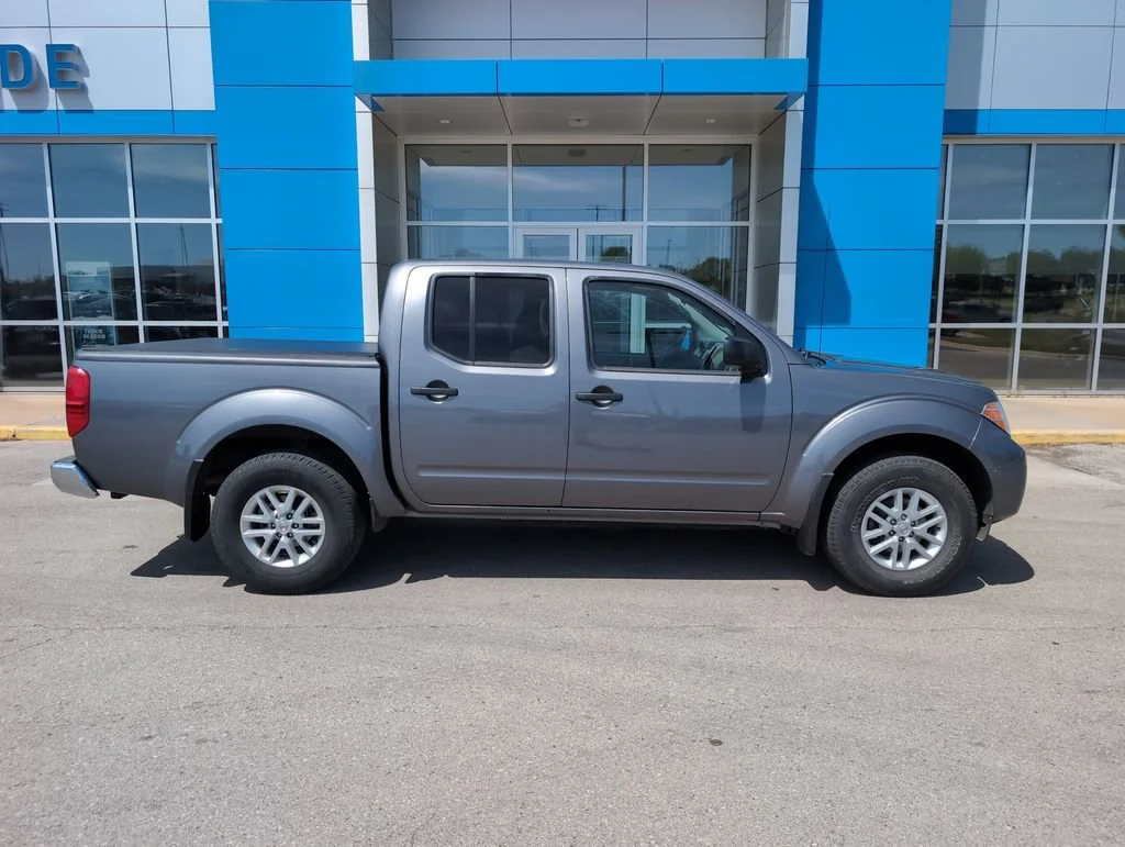 2021 Nissan Frontier SV Crew Cab 4X4 SWB's photo