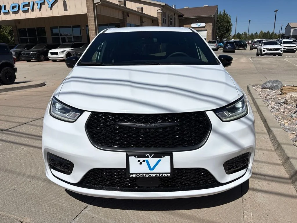 Used 2024 White Chrysler Select S Appearance image 2