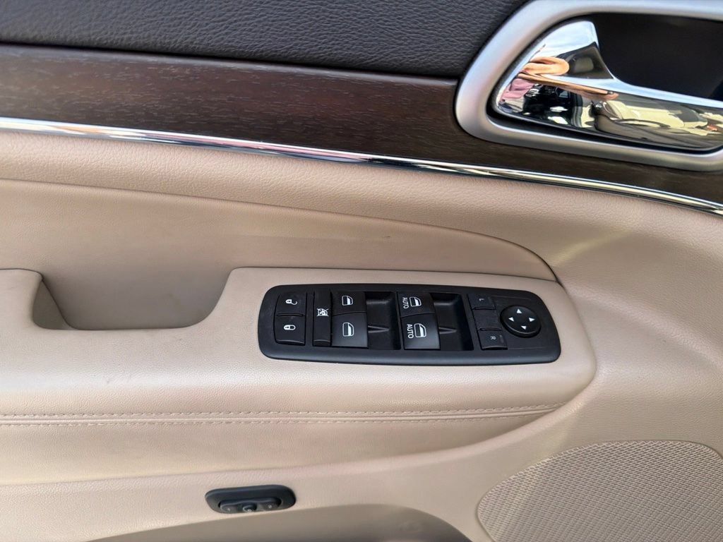 Used 2018 Diamond Black Jeep Limited image 9