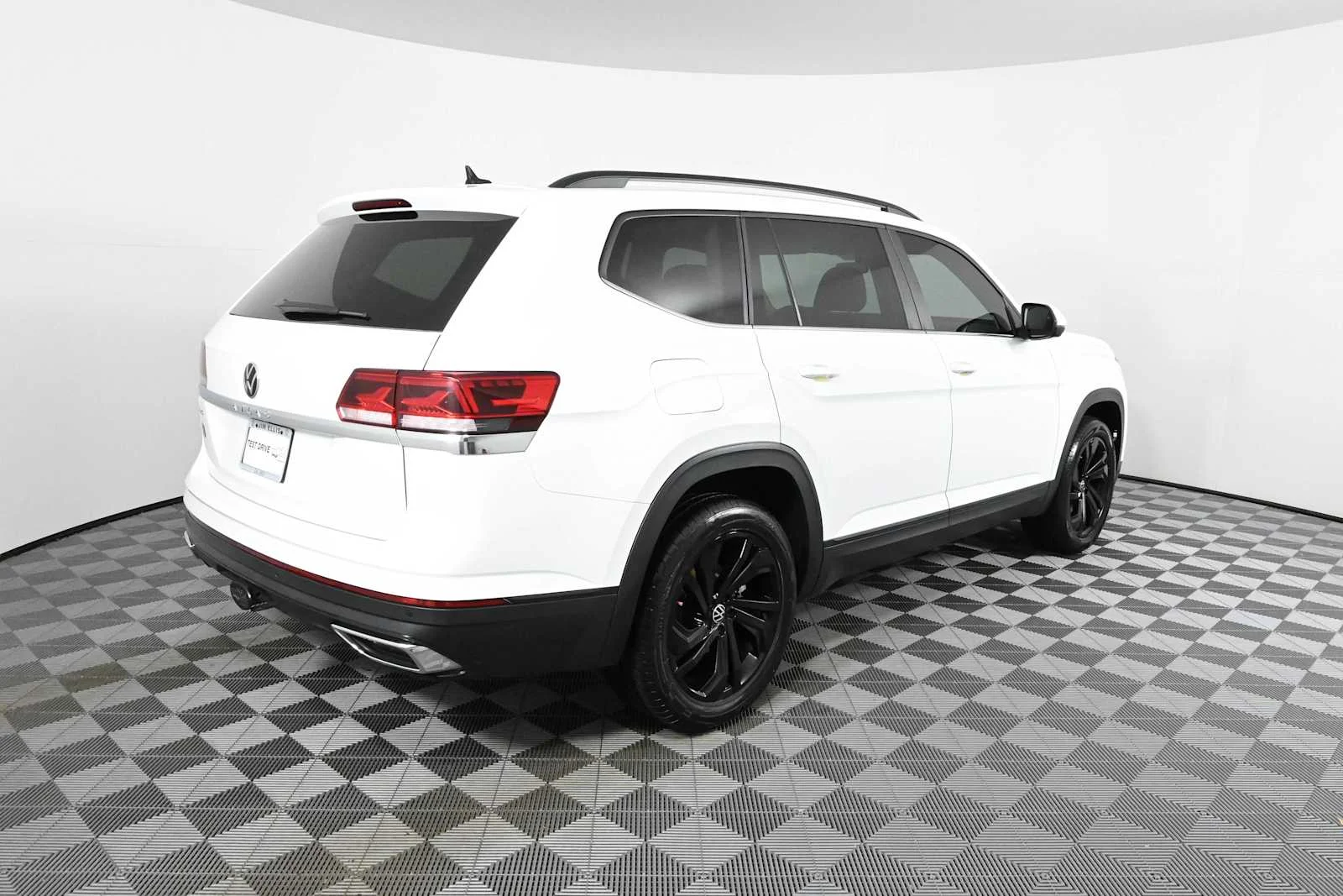 Used 2023 Pure White Volkswagen 3.6L V6 SE w/Technology image 6