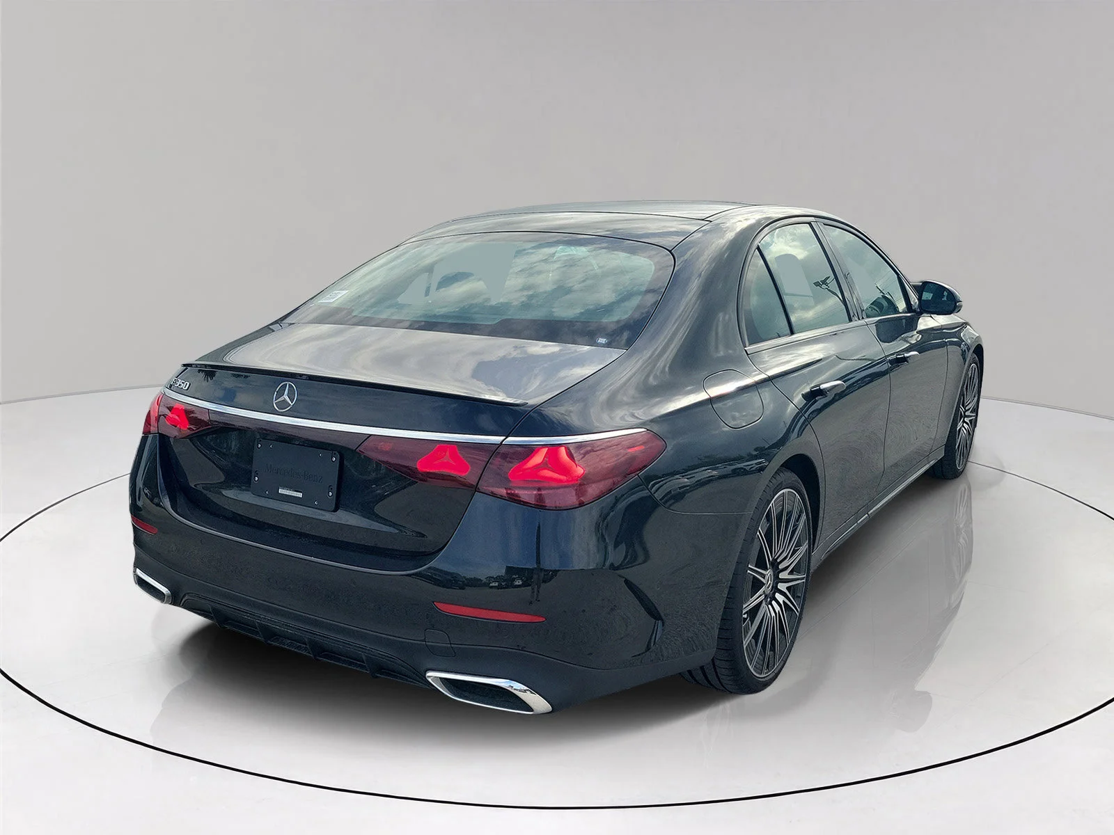 2026 Mercedes-Benz E-Class E350 - Photo 36