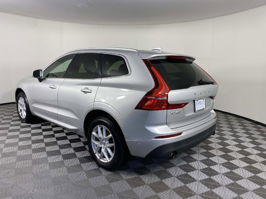 Used 2019 Silver Volvo T5 Momentum image 6