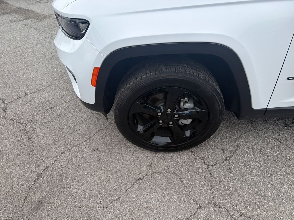 Used 2025 White Jeep Limited image 9