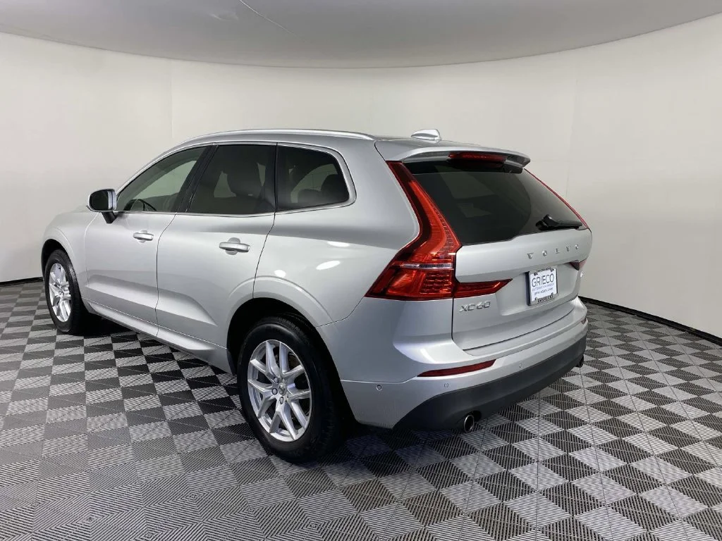 Used 2019 Bright Silver Metallic Volvo T5 Momentum image 6