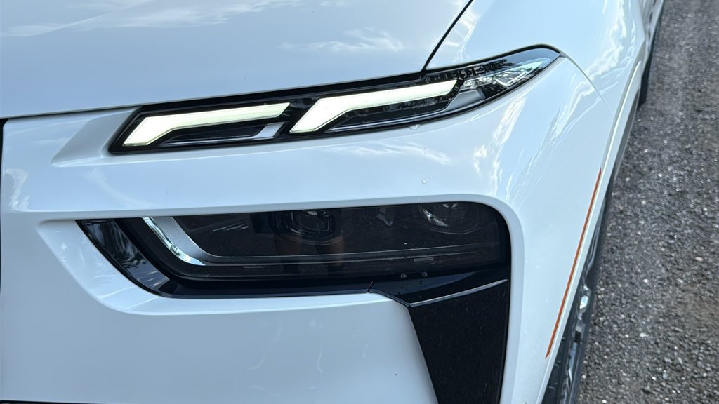 New 2027 Mineral White Metallic BMW xDrive40i image 7