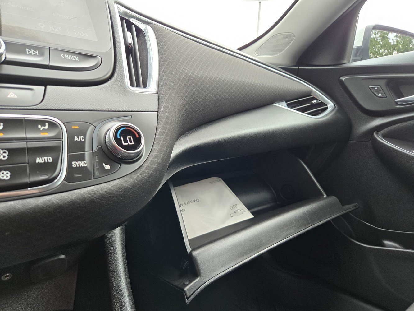 Used 2021 SUMMIT WHITE Chevrolet LT image 13