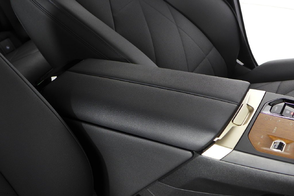Certified Used 2023 Black Sapphire Metallic BMW M60 image 15