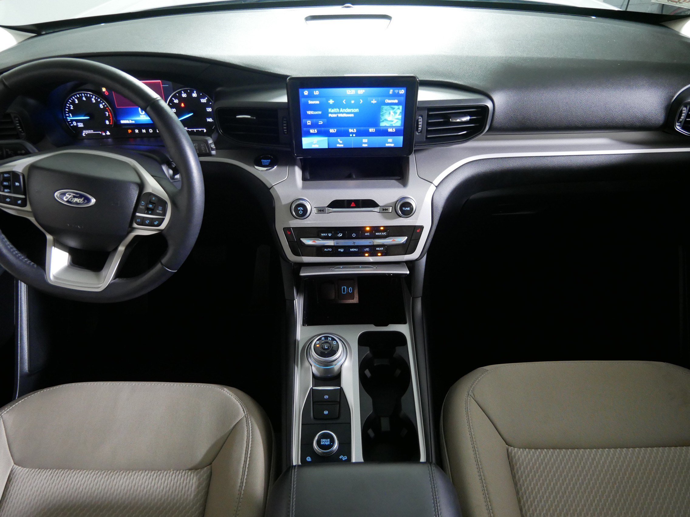 2023 Ford Explorer XLT - Photo 10