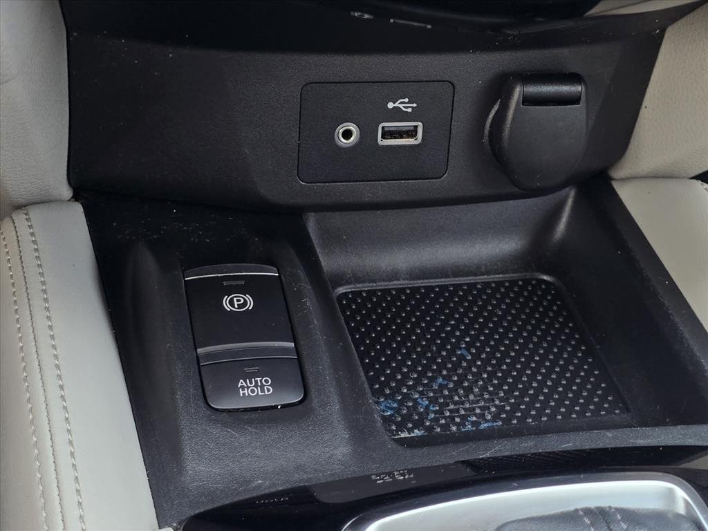 Used 2019 White Nissan SL image 20