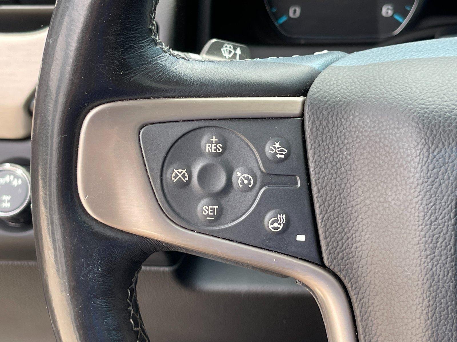 Used 2017 White Frost Tricoat GMC Denali image 19