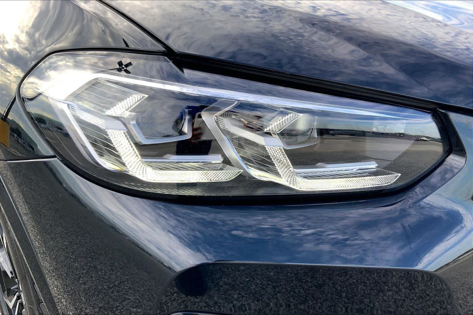 Used 2022 Black Sapphire Metallic BMW xDrive30i image 27