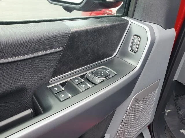 2025 Ford F-150 Lightning Flash - Photo 15