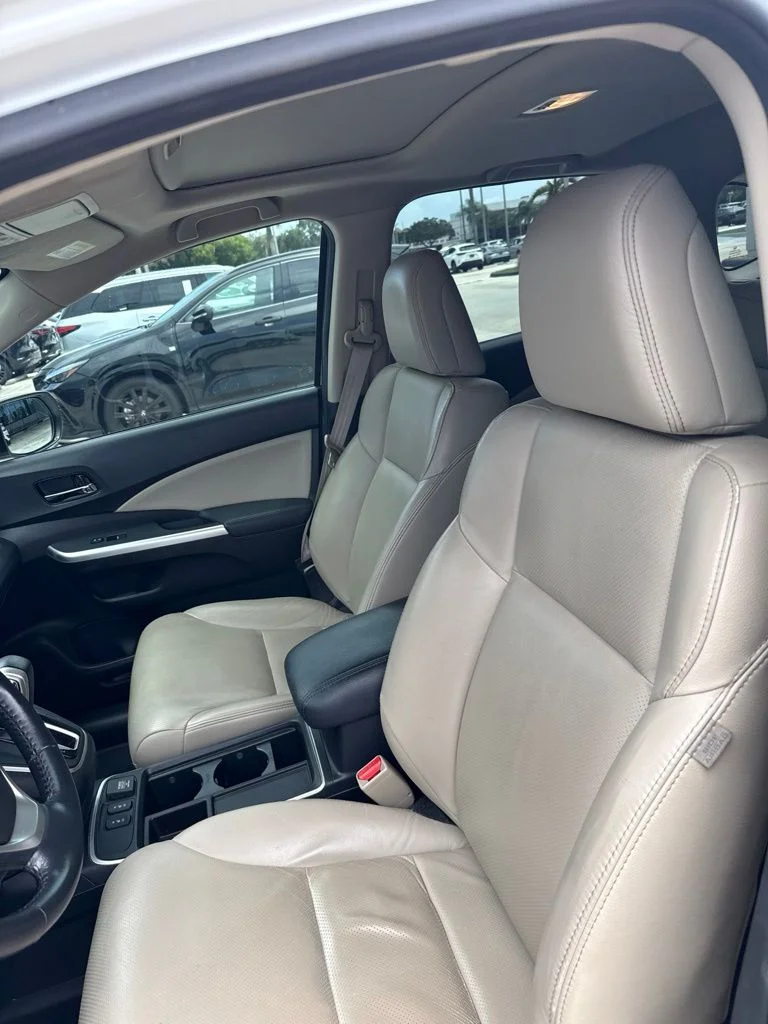 Used 2016 White Diamond Pearl Honda Touring image 4