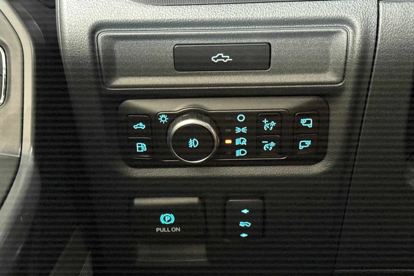 New 2026 Star White Metallic Tri-Coat Ford Lariat® image 31