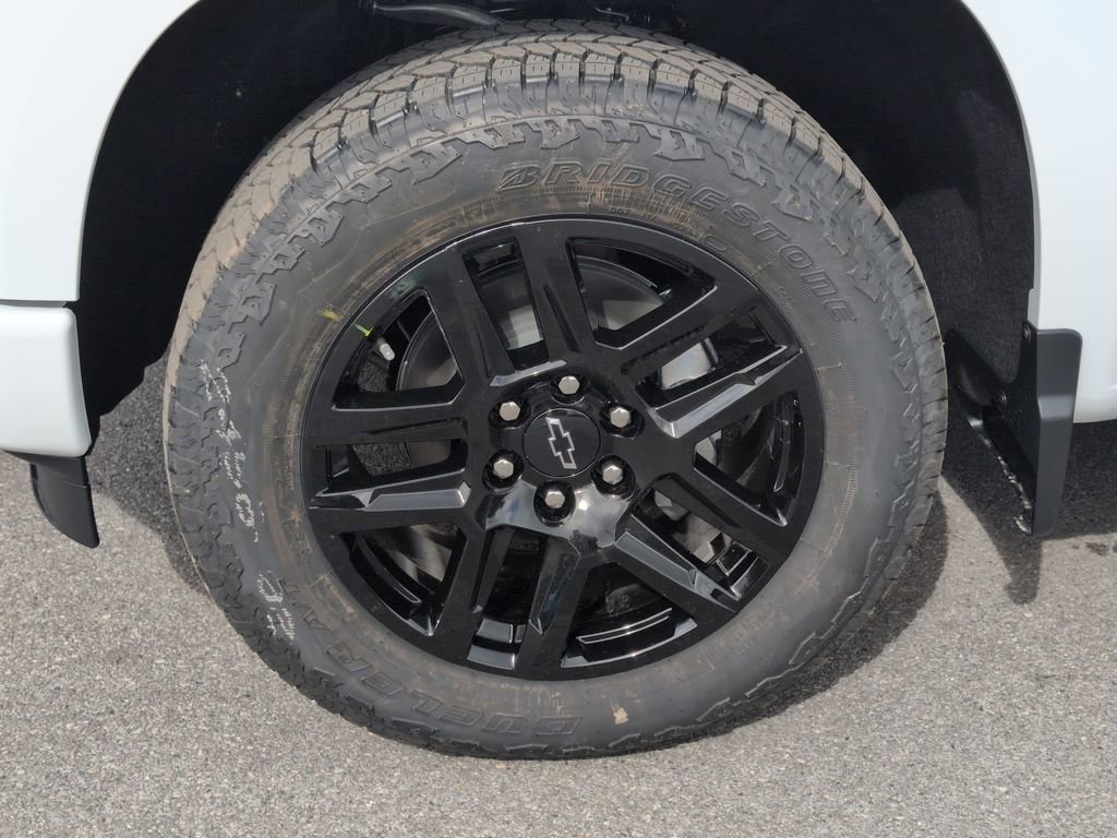 New 2026 Summit White Chevrolet RST image 11