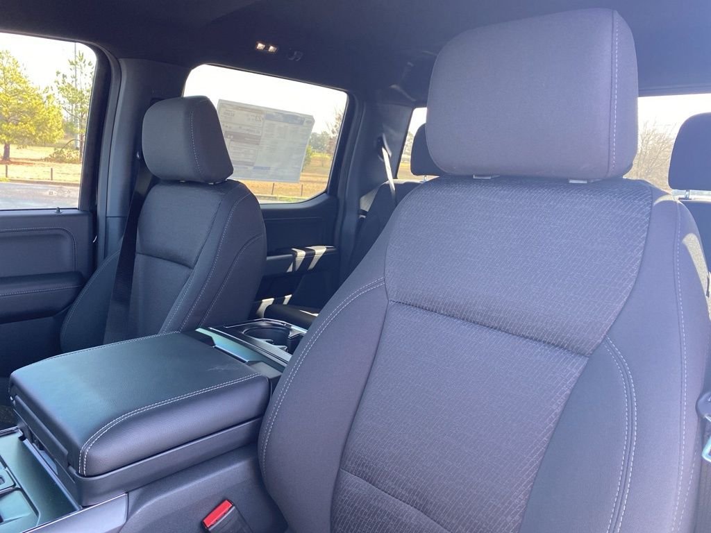 2025 Ford F-150 XLT - Photo 12