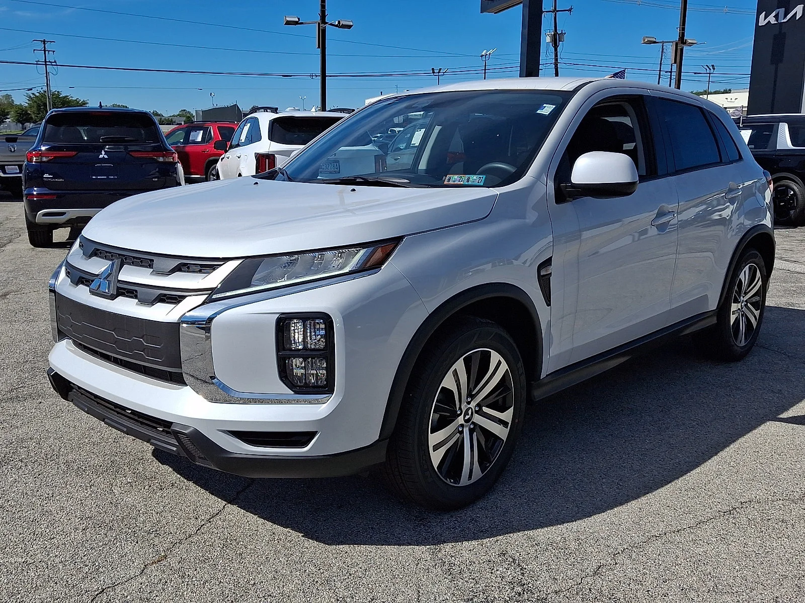 New 2027 White Mitsubishi 2.0 ES image 4