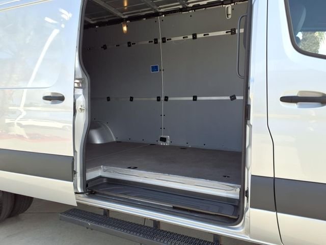 Used 2024 Silver Mercedes-Benz Cargo 170 WB image 23