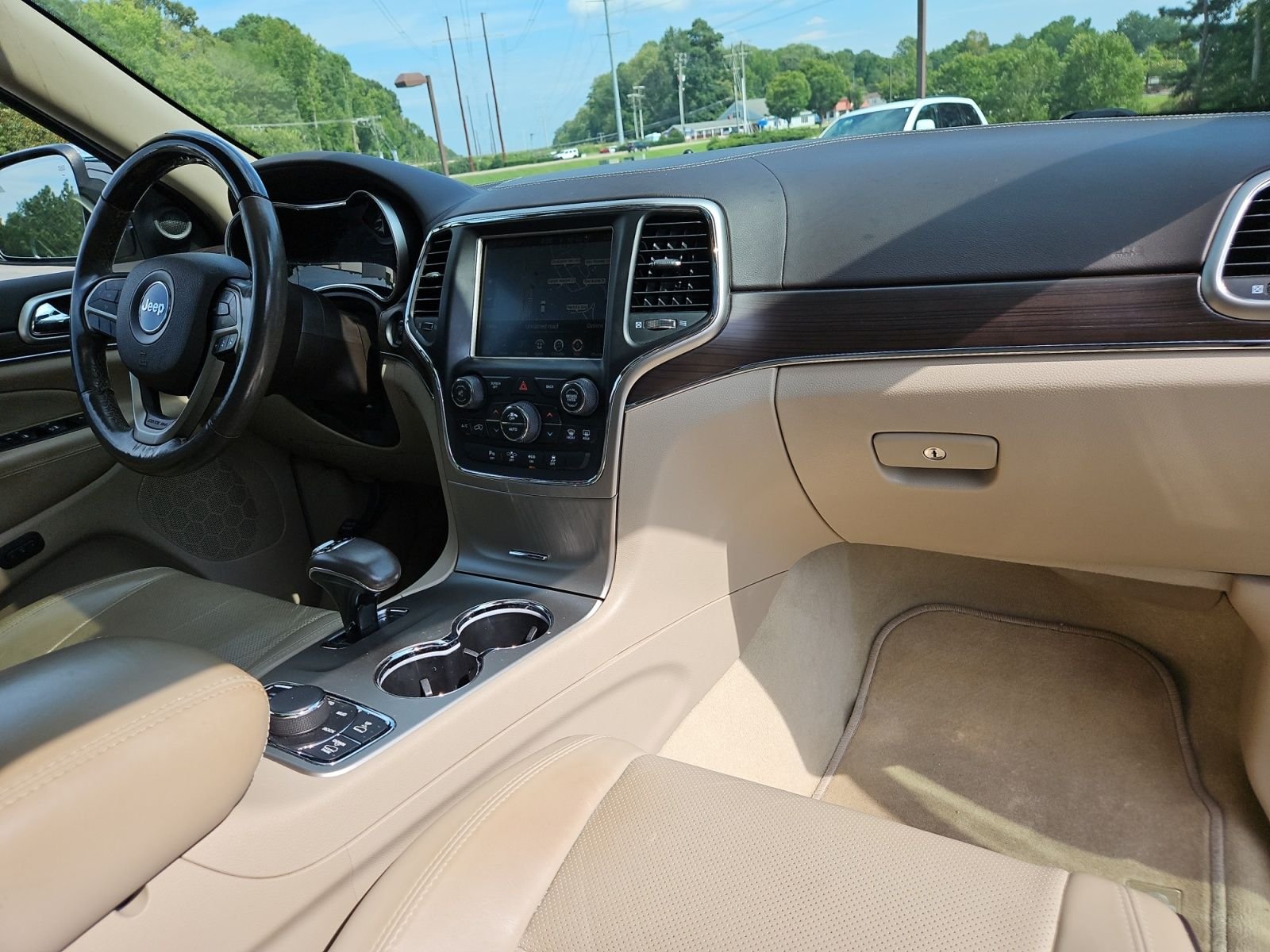 Used 2014 Gold Jeep Overland image 16