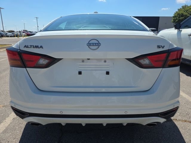 Used 2024 White Nissan 2.5 SV image 4