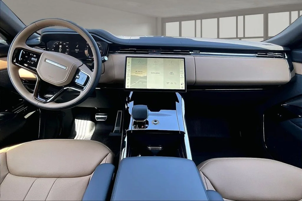 New 2026 Green Land Rover Dynamic SE image 5