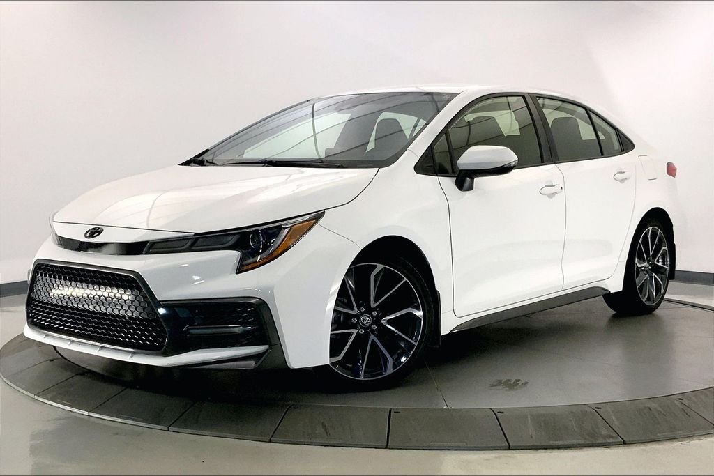 Used 2022 White Toyota SE image 11