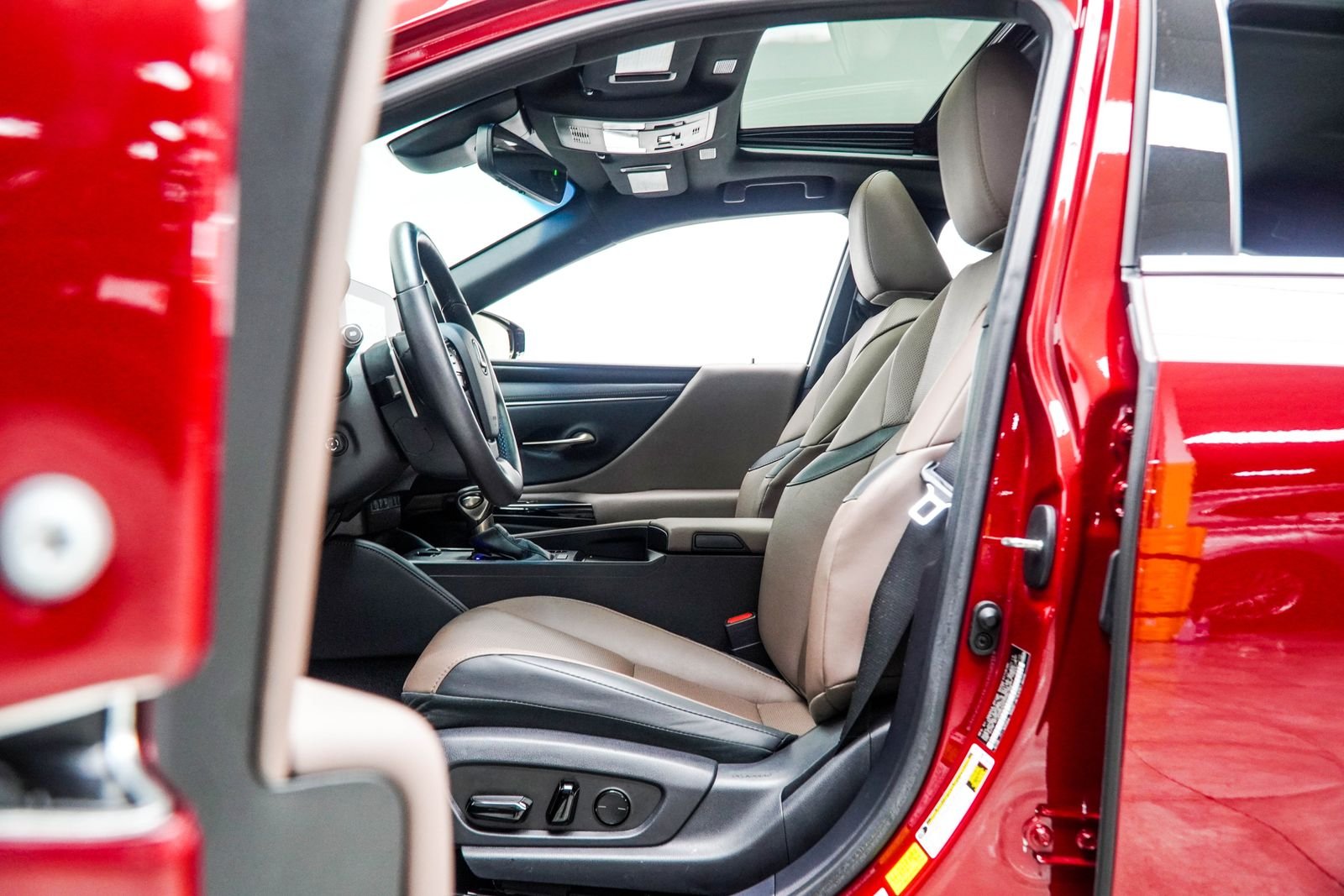 Used 2025 Red Lexus 350 image 33