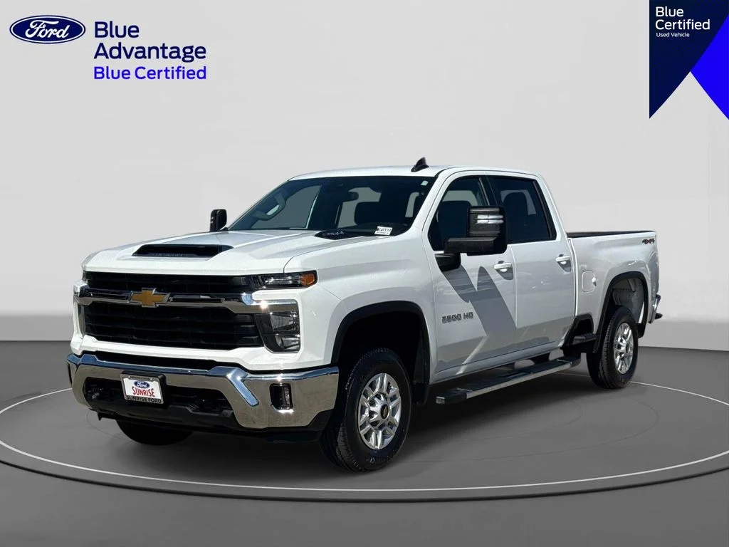 2025 Chevrolet Silverado HD LT 4WD Crew Cab Standard Box's photo