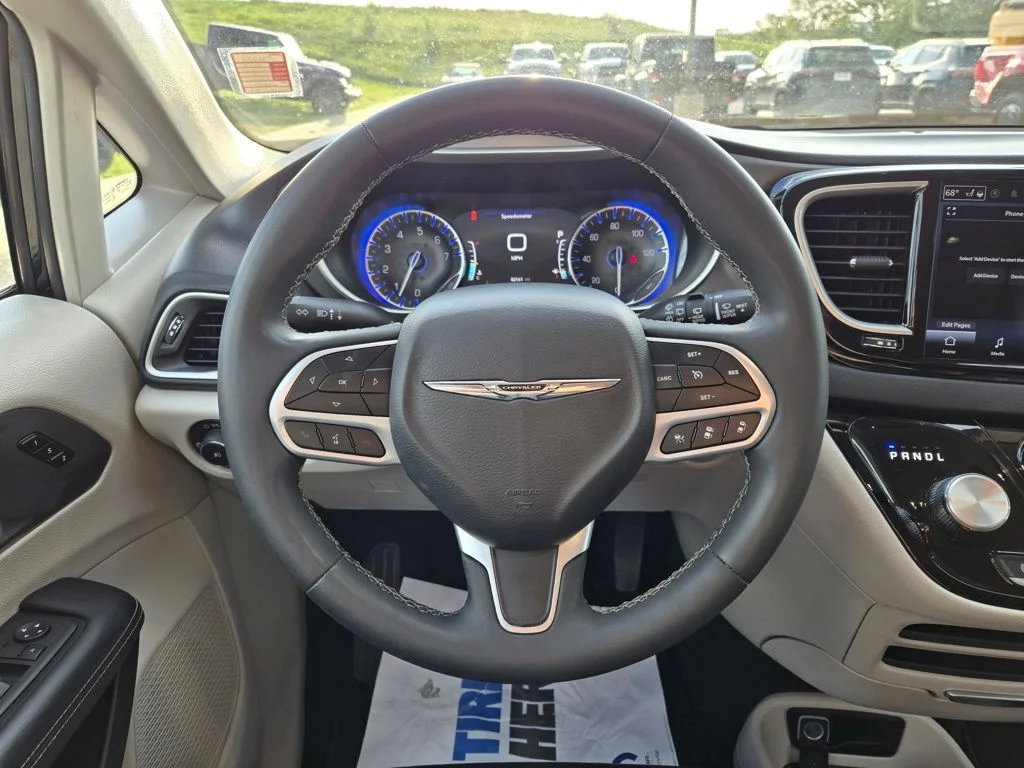Used 2023 Black Chrysler Touring L image 18