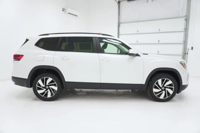 New 2026 Opal White Pearl Volkswagen 2.0T SE W/TECHNOLOGY image 4