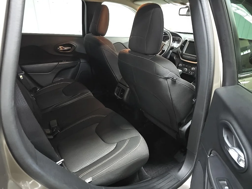 Used 2016 Beige Jeep Latitude image 17