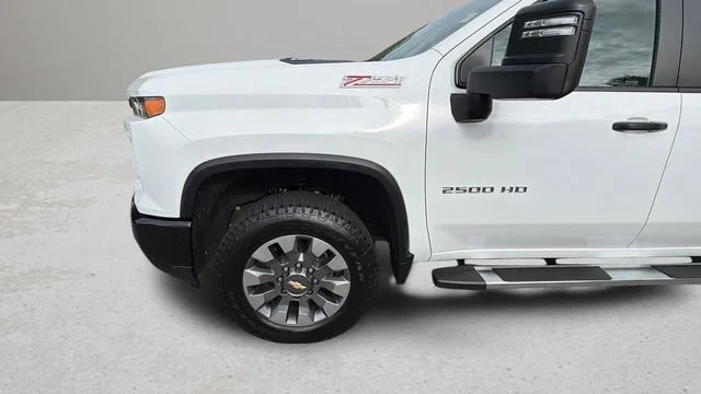 Used 2025 Summit White Chevrolet Custom image 32