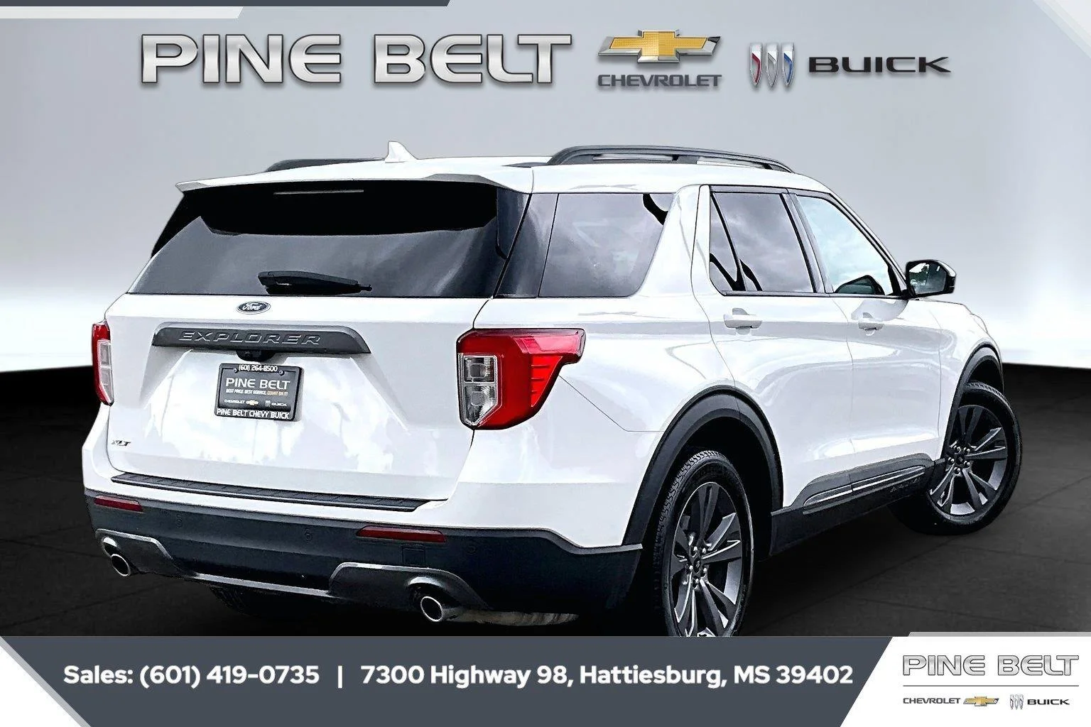 Used 2023 Star White Metallic Tri-Coat Ford XLT image 11