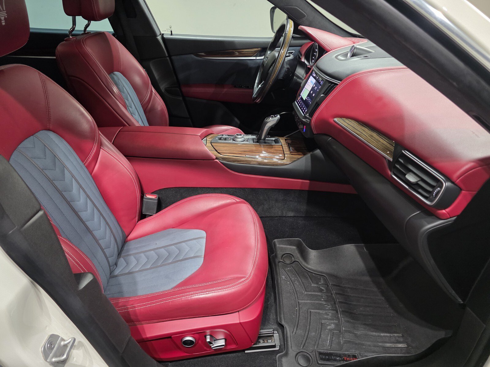 Used 2021 Bianco Maserati GranLusso 3.0L image 22