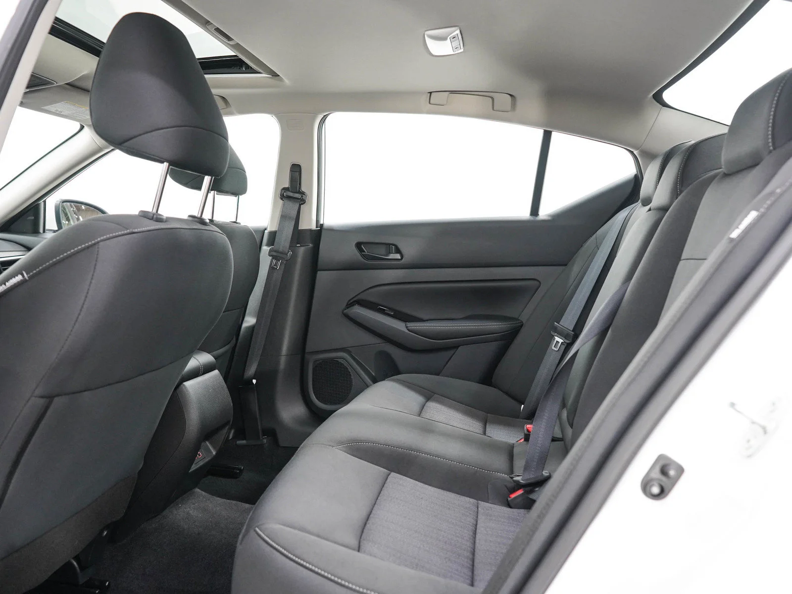 Used 2023 Pearl White Tricoat Nissan 2.5 SV image 14