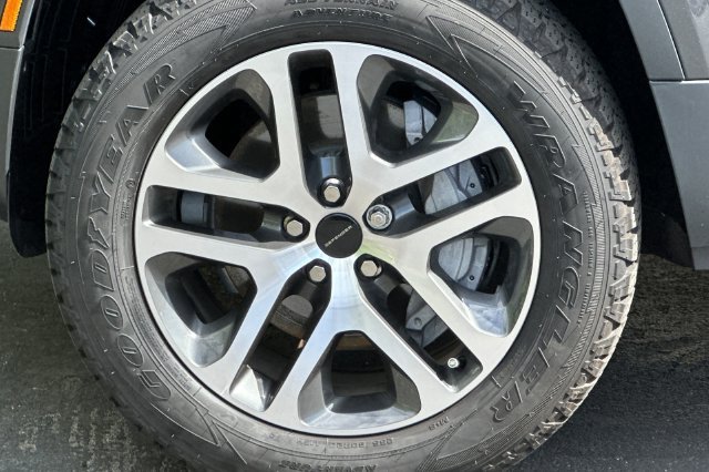 Used 2026 Gray Land Rover S image 25