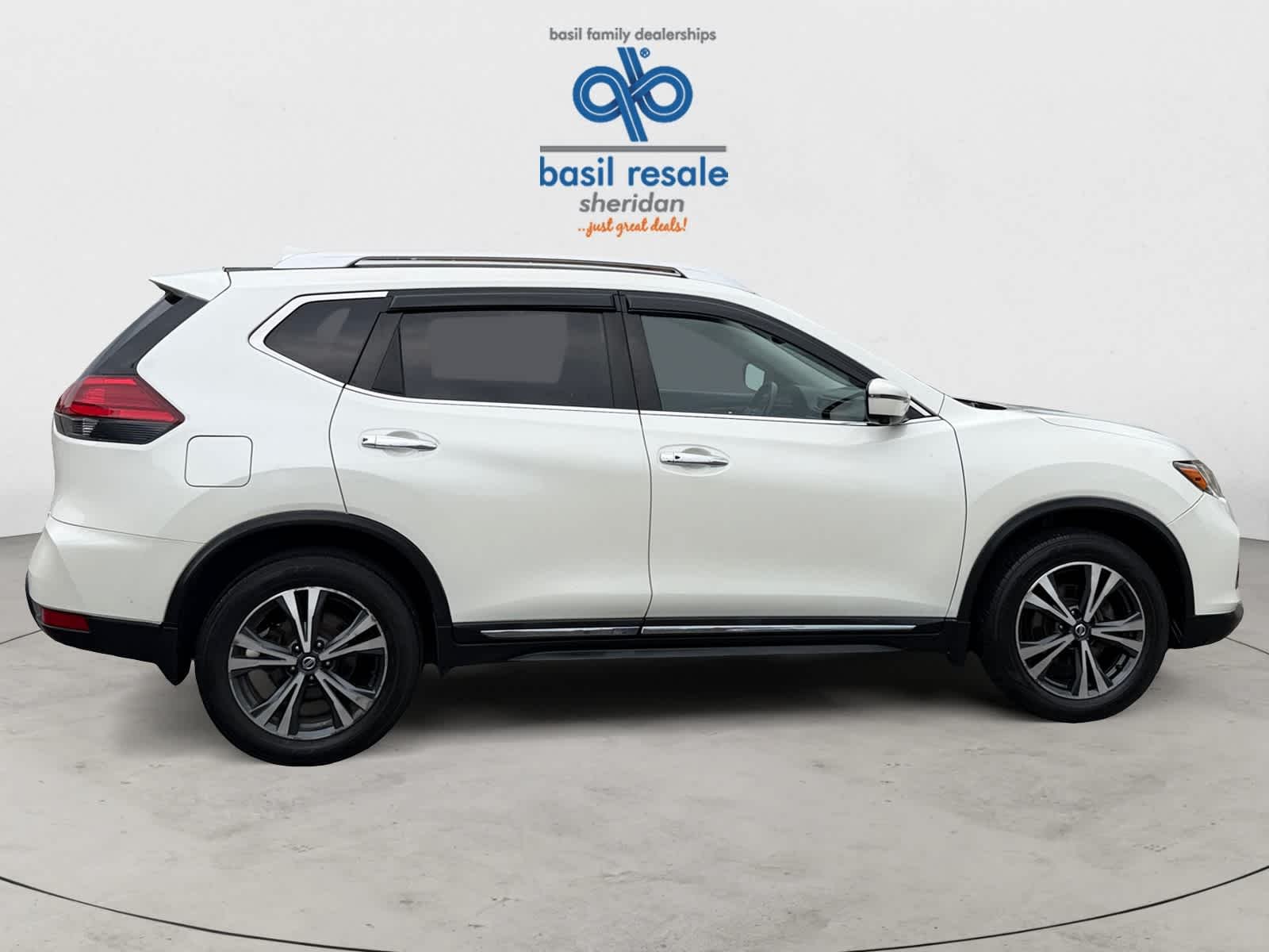 Used 2017 Pearl White Nissan SL image 9