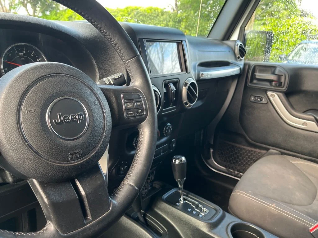 Used 2018 Silver Jeep Unlimited Sahara image 19