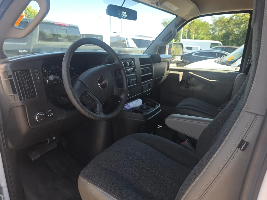 Used 2025 Summit White GMC Work Van image 4