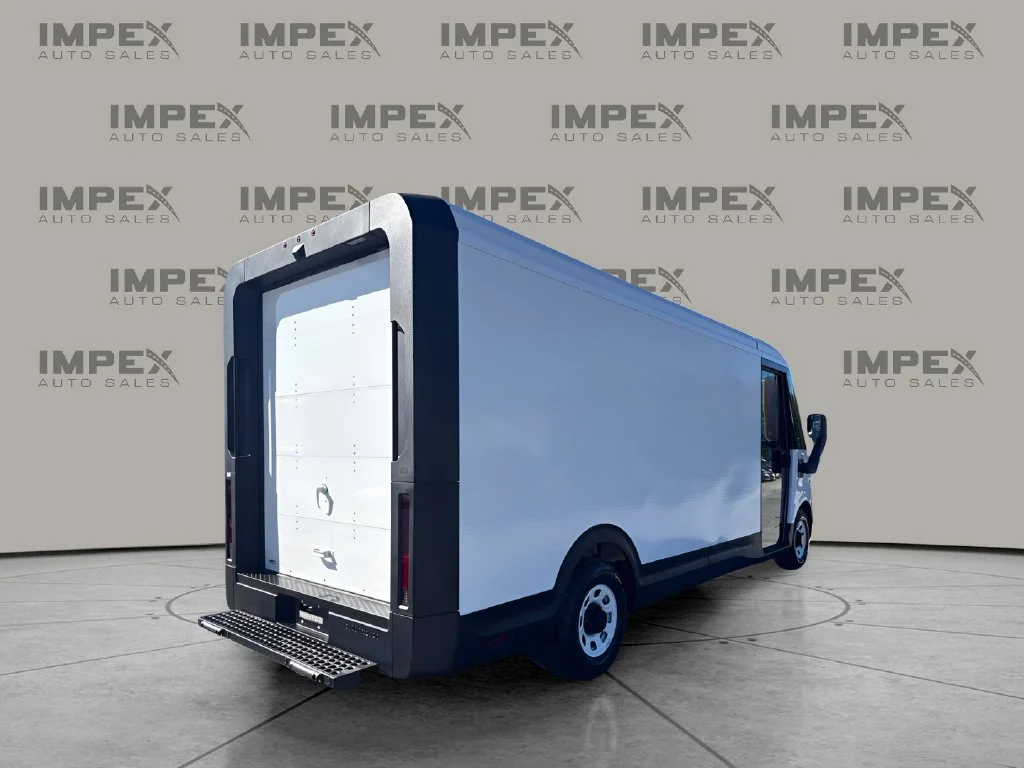 Used 2025 White Chevrolet 600 image 5