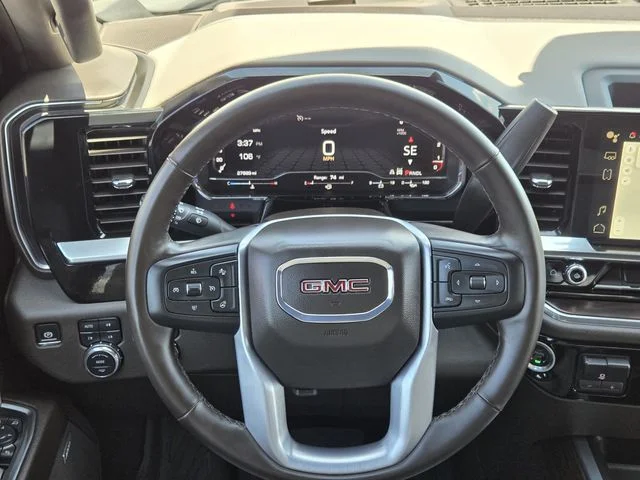 Used 2024 White GMC SLT image 21