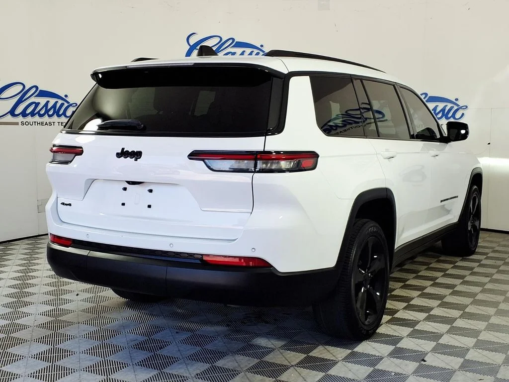 Used 2024 White Jeep Altitude X image 6