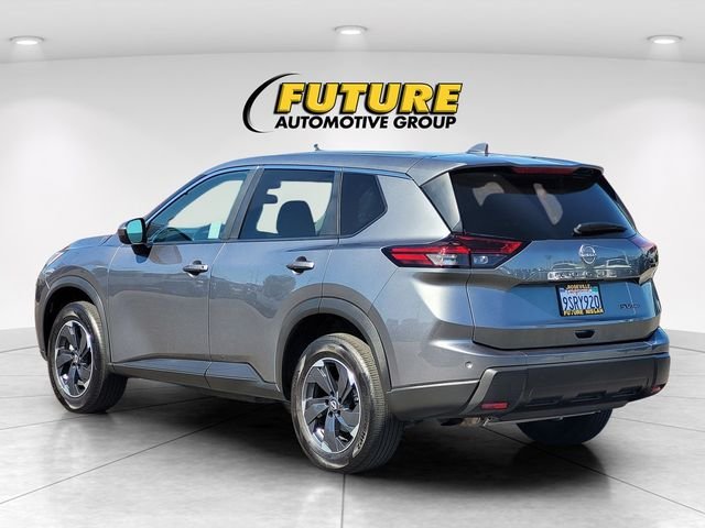Used 2024 Gray Nissan SV image 7