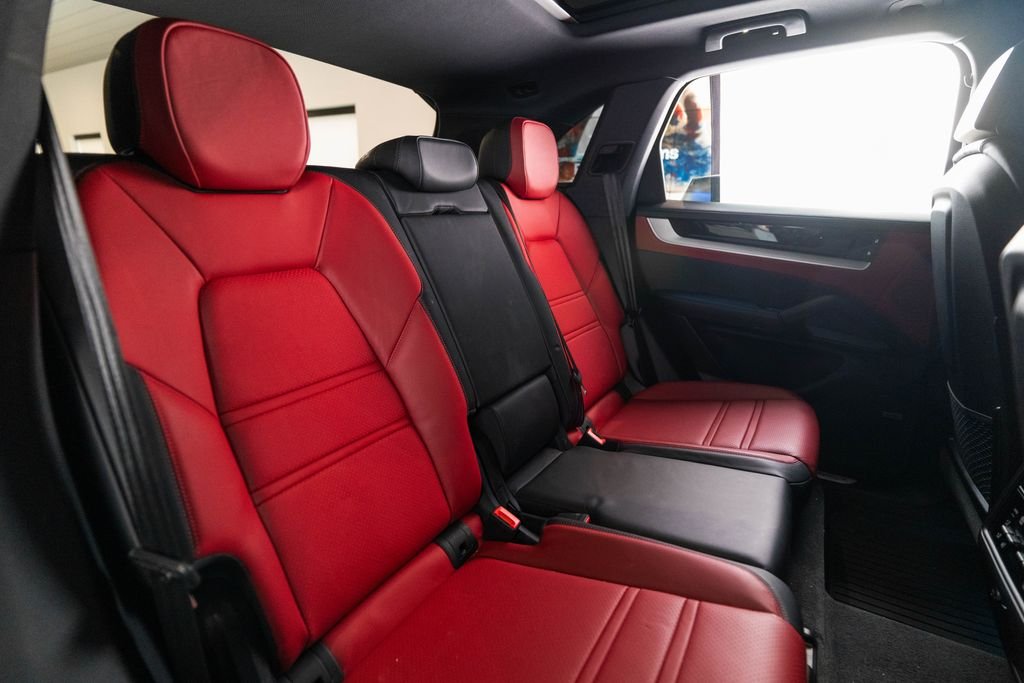 Used 2025  Porsche Base image 37