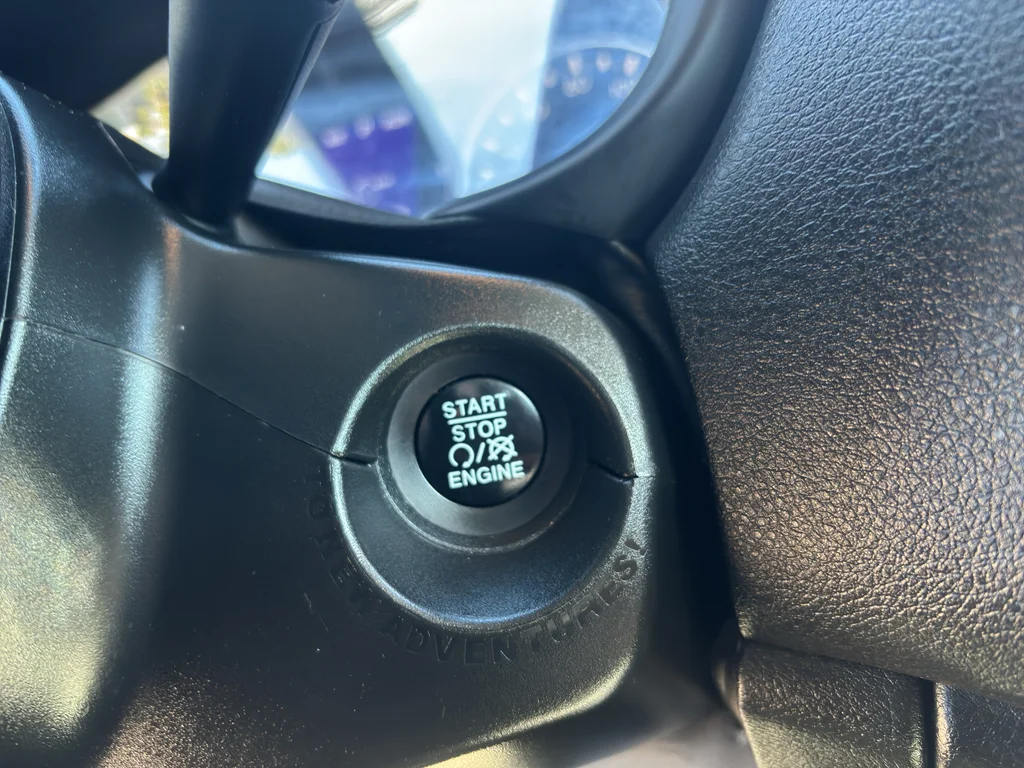 Used 2017 Granite Crystal Metallic Clearcoat Jeep Latitude image 12