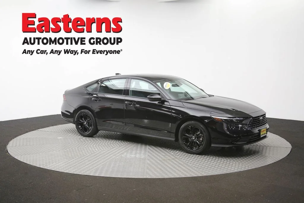 Used 2025 Black Honda SE image 42