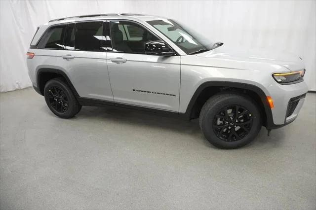 New 2026 Silver Zynith Exterior Paint Jeep Laredo image 9