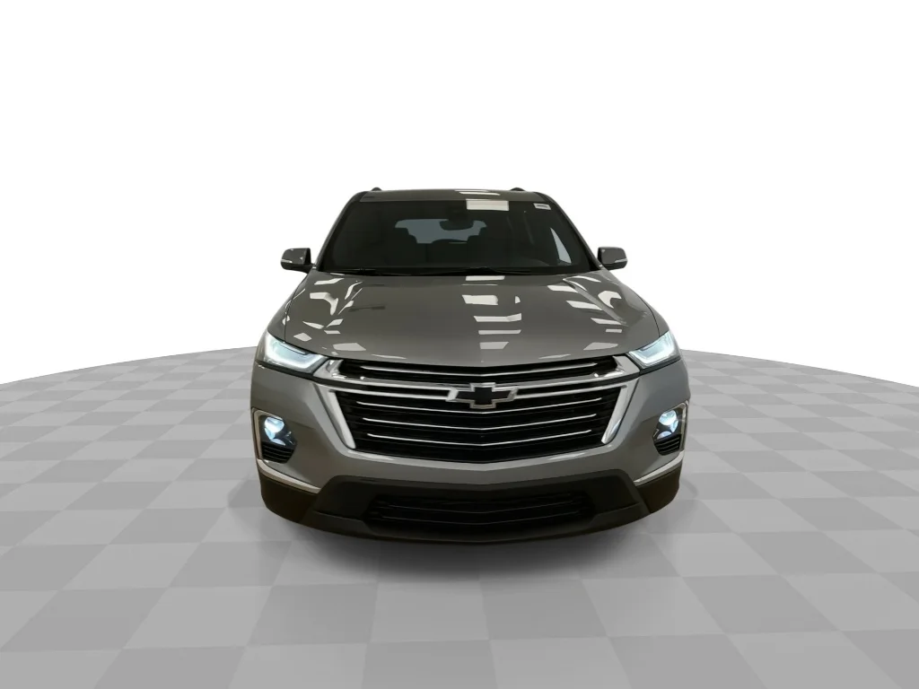 Used 2023 Sterling Gray Metallic Chevrolet LT Leather image 4