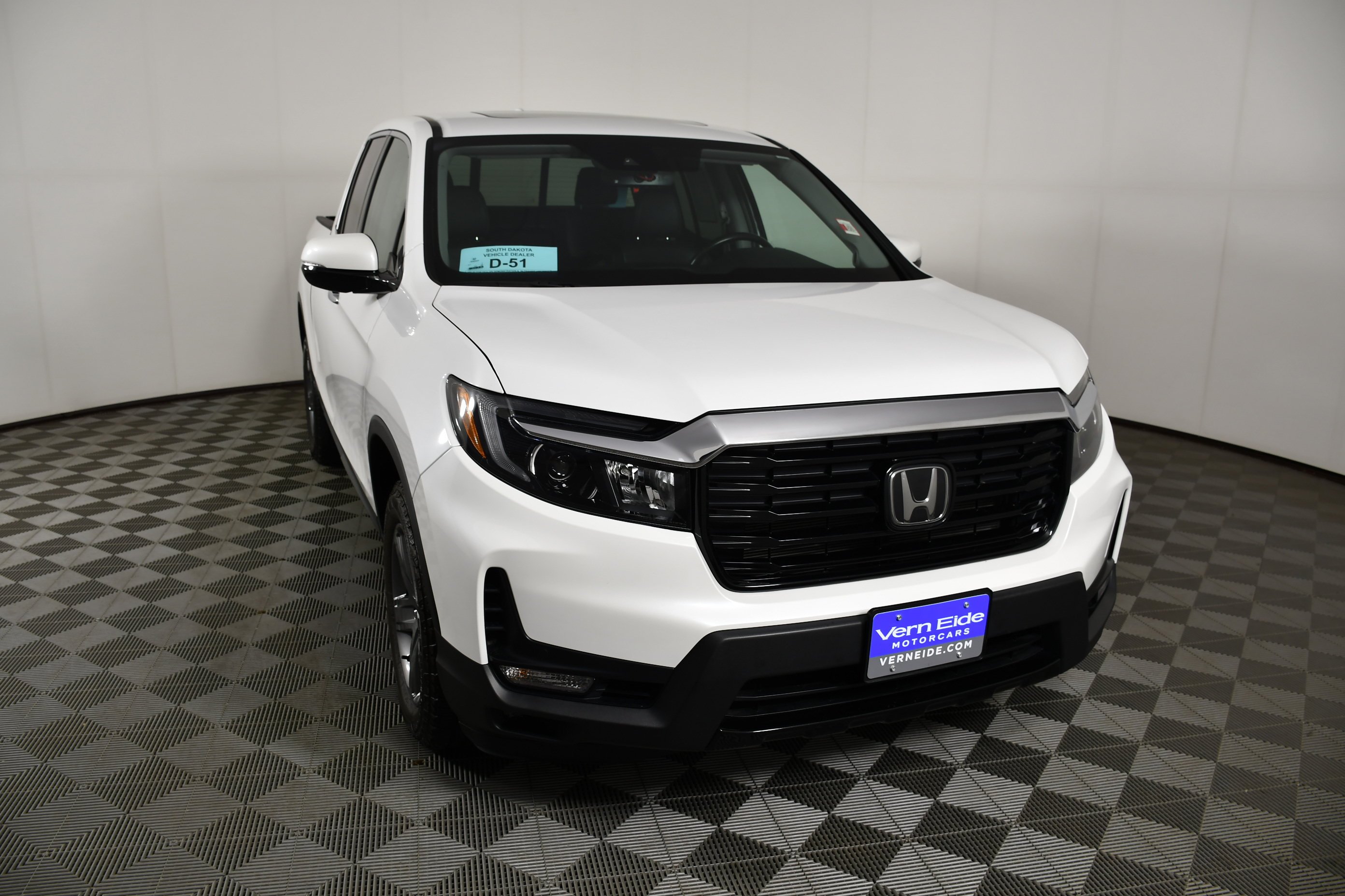 Certified Used 2023 Platinum White Pearl Honda AWD RTL-E image 3